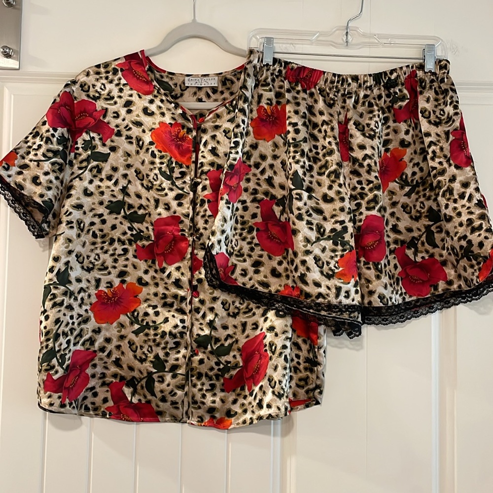 Vintage 90’s Y2K Leopard Rose Floral Print Animal 2-piece Silky Pajama Set